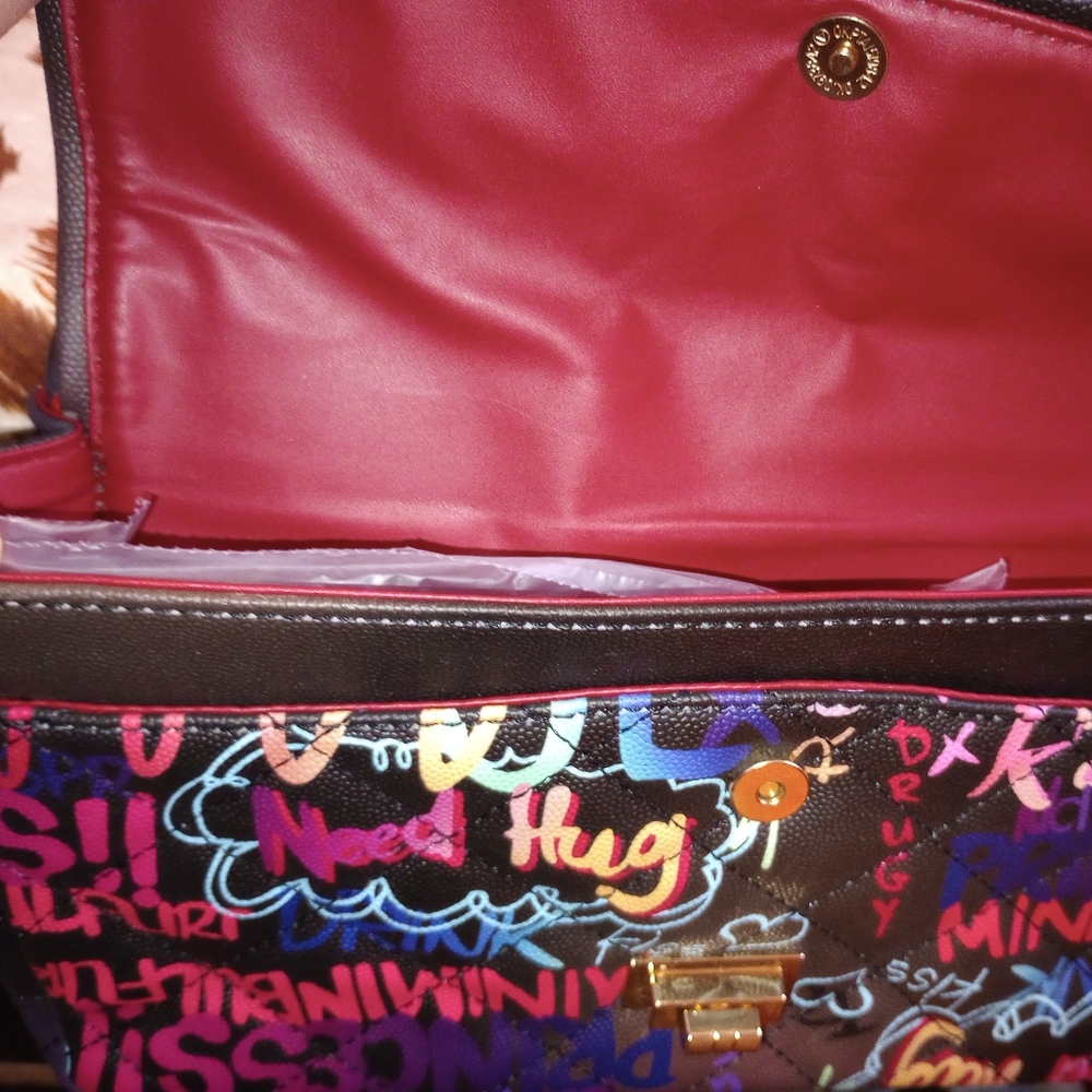 NWOT Vgan leather graffiti shoulder bag - Picture 4 of 4